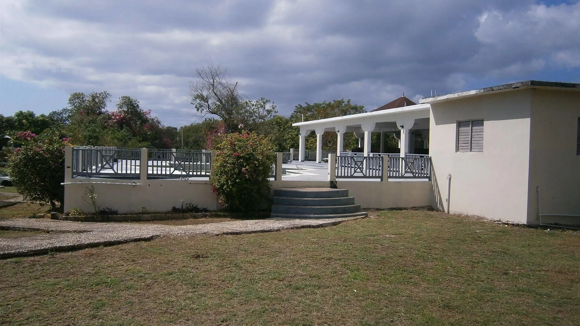 The Royal Hummingbird Resort Negril
