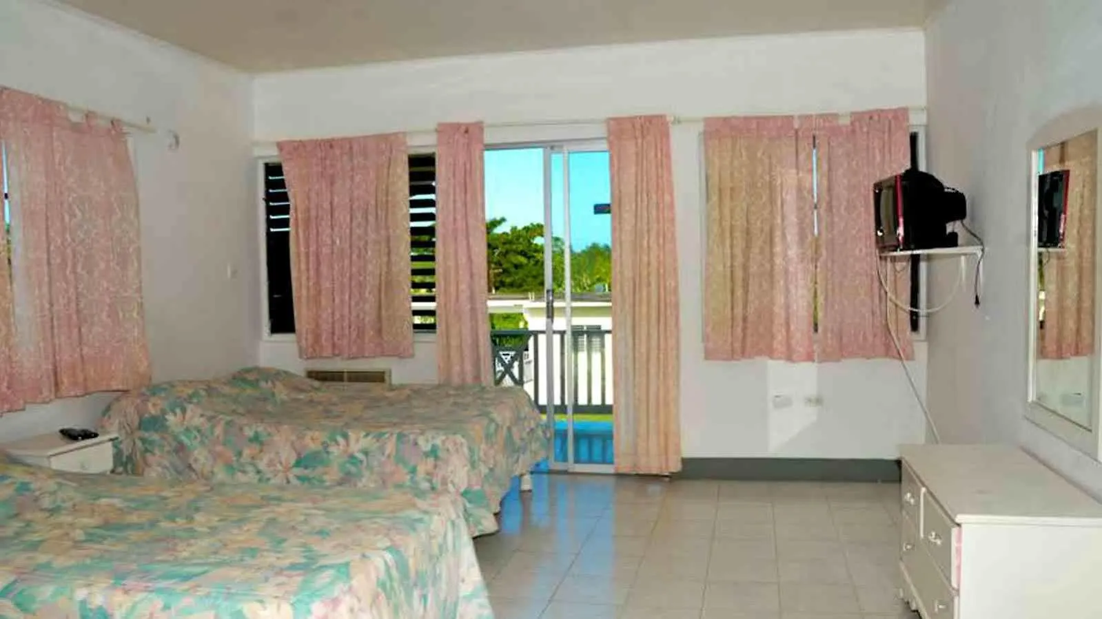 The Royal Hummingbird Resort Negril