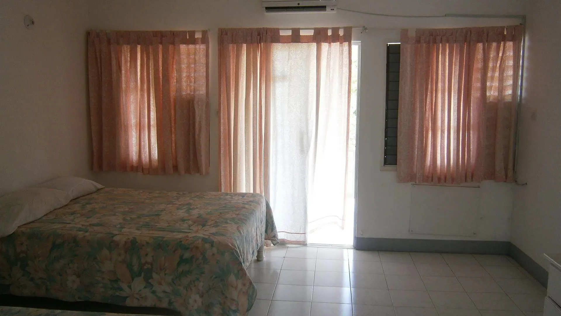 Hotel The Royal Hummingbird Resort Negril