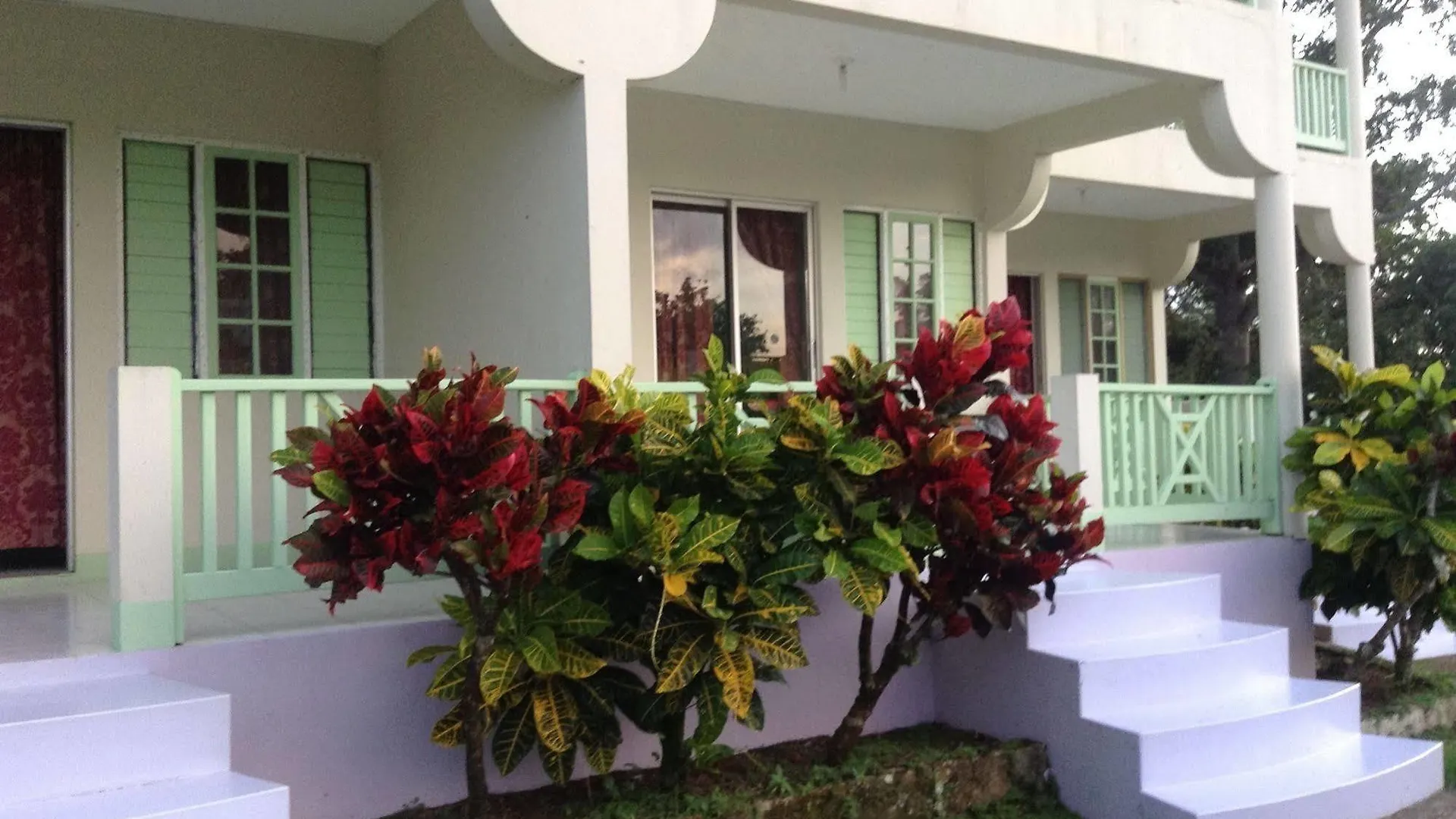 The Royal Hummingbird Resort Negril Hotel